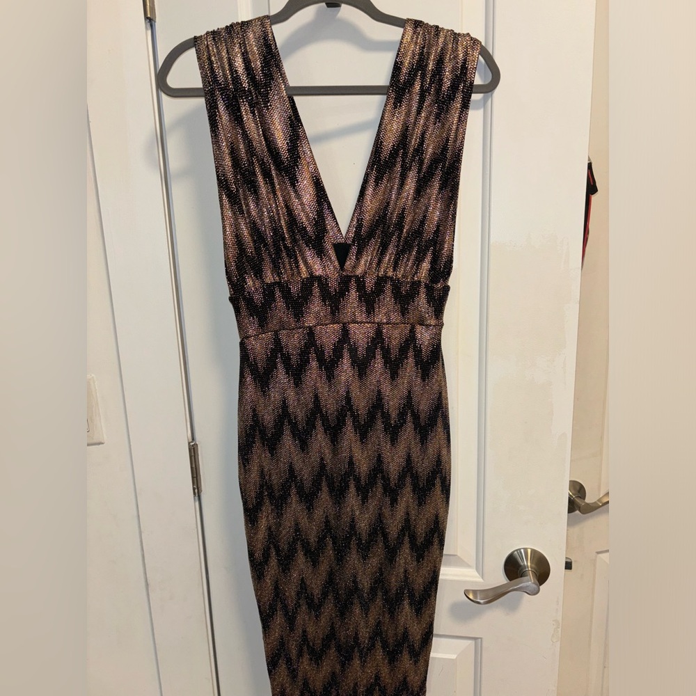 Sold‼️ NWOT- Black and Gold dress size M 👗